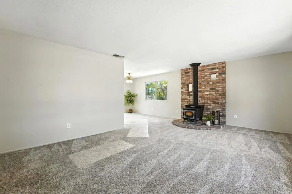 https://cdn.realtyfeed.com/cdn/127/306525498/b45ecbf4f153c44669f9e2174fc175ad.webp