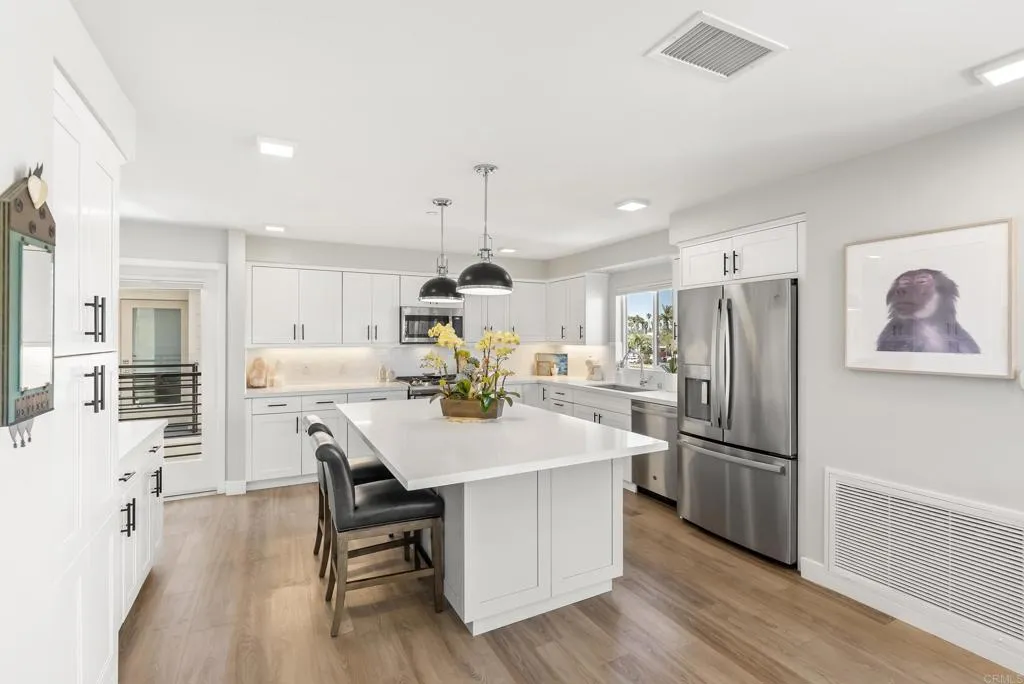 https://cdn.realtyfeed.com/cdn/127/306525546/c3feb4d21504ad2663291ddd168a6826.webp