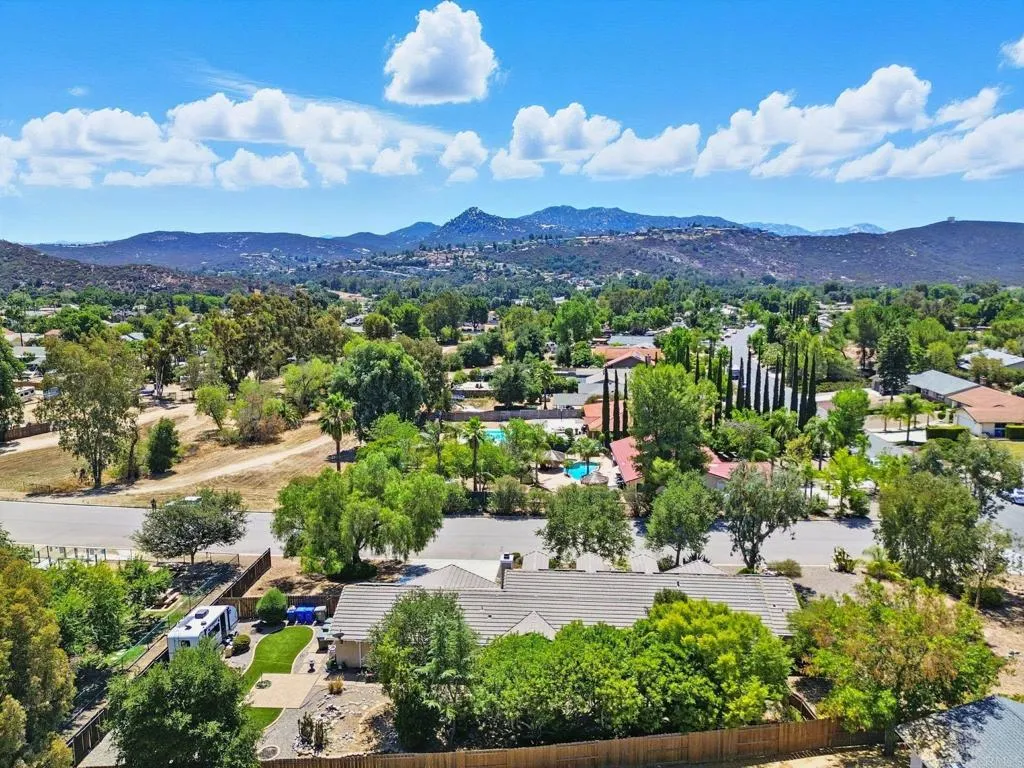 https://cdn.realtyfeed.com/cdn/127/306525569/260fd596cd5de31161beb9b42bdcbfd5.webp