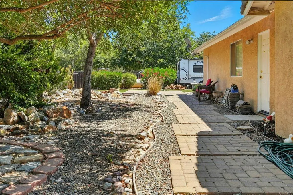 https://cdn.realtyfeed.com/cdn/127/306525569/35b18e287ec1485762c40afee7a3a640.webp