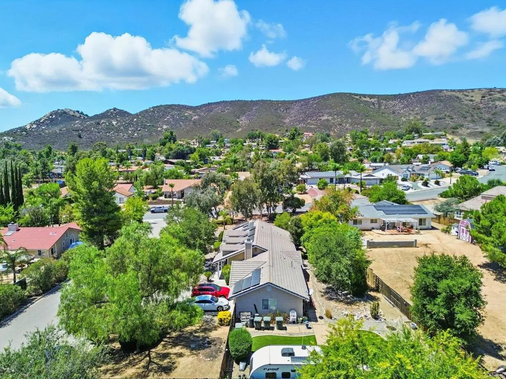 https://cdn.realtyfeed.com/cdn/127/306525569/3d898d8851edb2628c769fa9609ebd58.webp