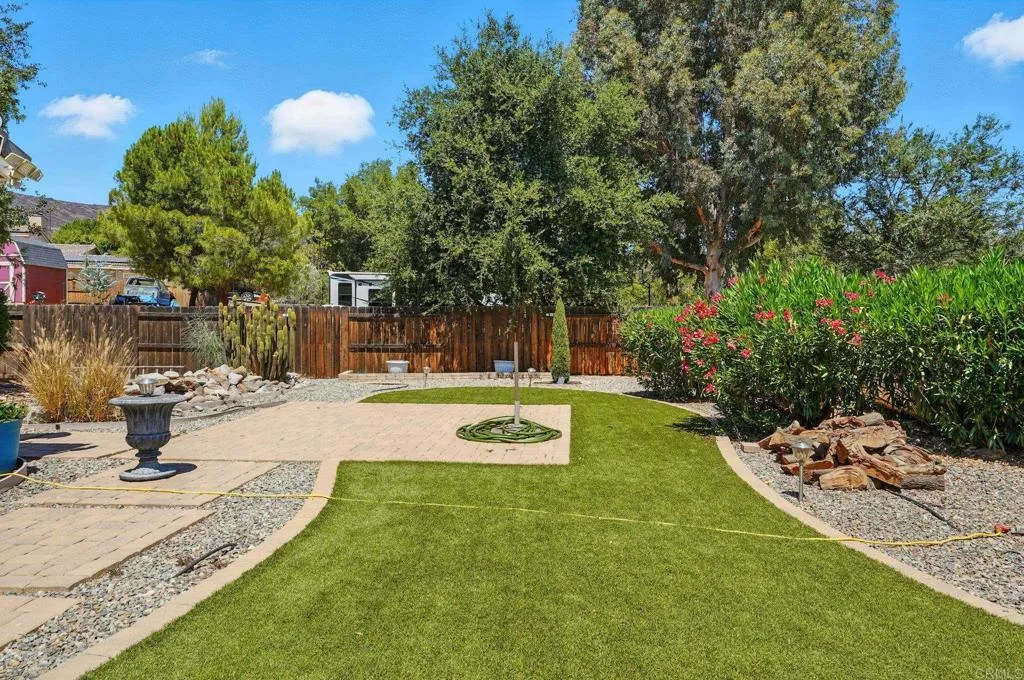 https://cdn.realtyfeed.com/cdn/127/306525569/6bfbd6cf690243a06ee09ec8210f1a14.webp