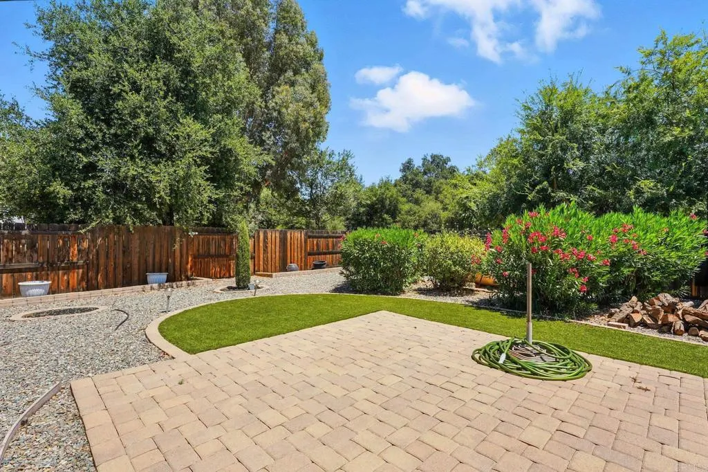 https://cdn.realtyfeed.com/cdn/127/306525569/6cdf71860194a61f3f434d60610549a9.webp