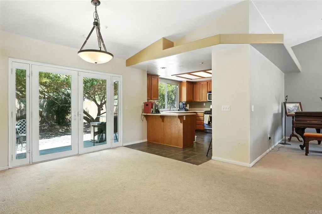 https://cdn.realtyfeed.com/cdn/127/306525569/c081f94a7aa2265836cc468ed93cf2f1.webp