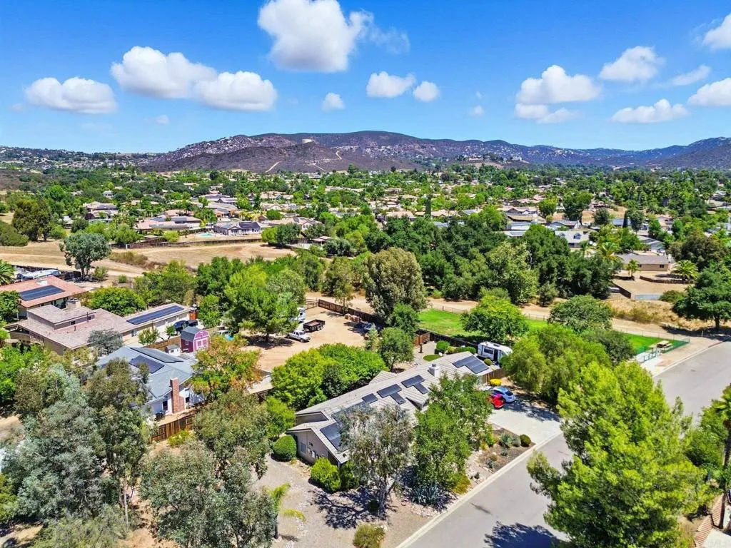 https://cdn.realtyfeed.com/cdn/127/306525569/dfac74867df0f7dde358bba5390b0df5.webp