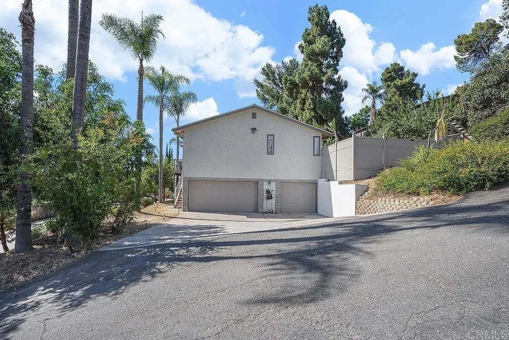 https://cdn.realtyfeed.com/cdn/127/306525570/c61c10f200e5430e75a4d7af0a01e255.webp