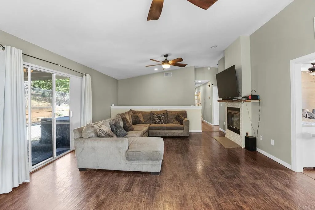 https://cdn.realtyfeed.com/cdn/127/306525570/e21ab17874cd518ea1505898f99406d4.webp