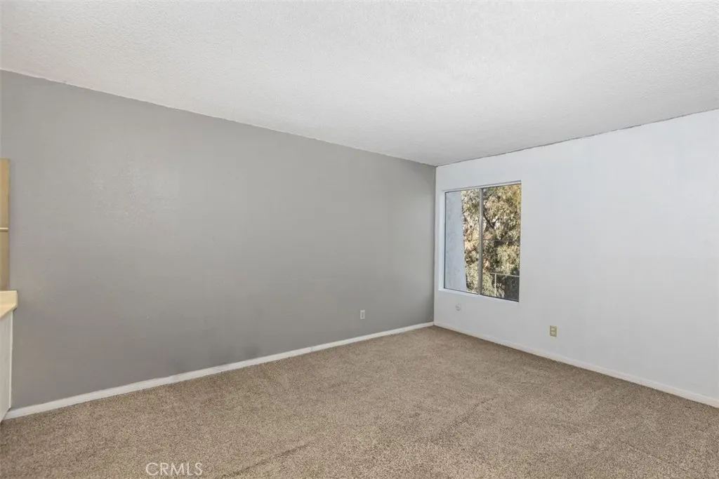 https://cdn.realtyfeed.com/cdn/127/306525879/b8bbc6364311e36d5a87a9352bd185db.webp
