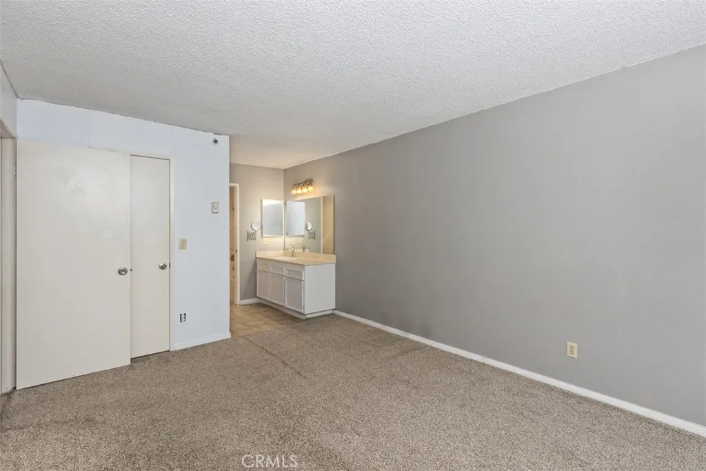 https://cdn.realtyfeed.com/cdn/127/306525879/bd7ea9fdc3a2bb7f16a392bfdd10ae3a.webp