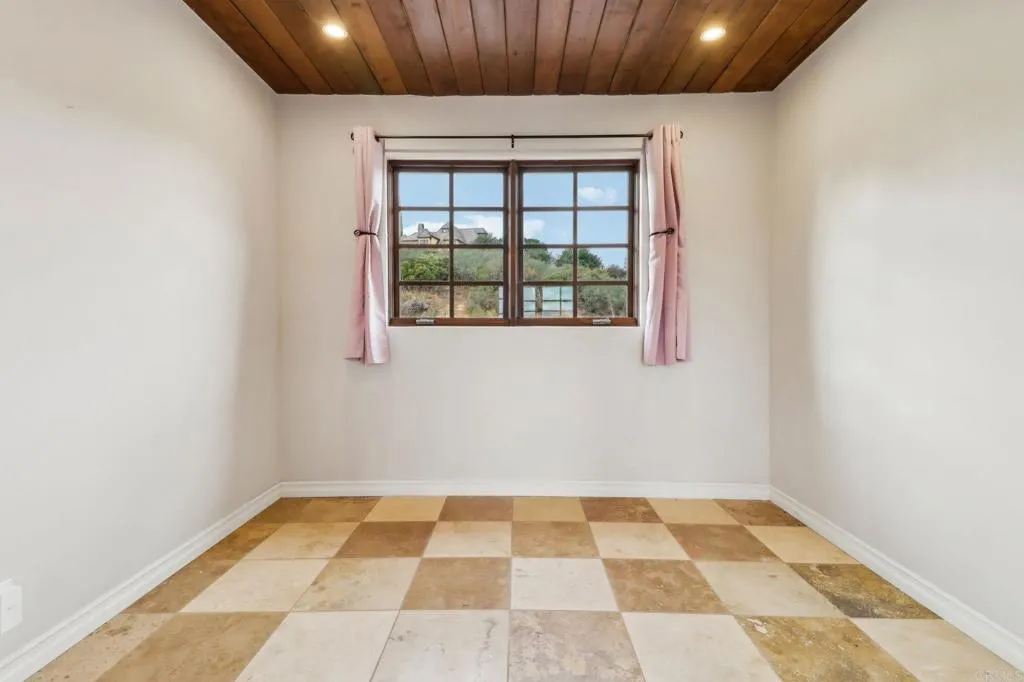 https://cdn.realtyfeed.com/cdn/127/306525930/772b7a3f87914043b515a9ccf7454ded.webp