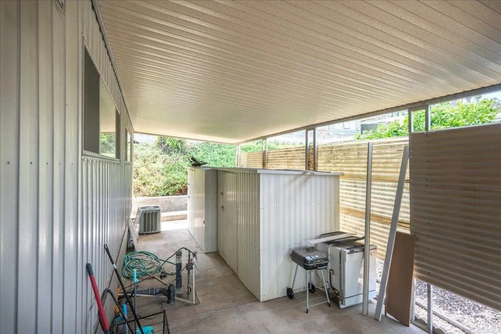 https://cdn.realtyfeed.com/cdn/127/306525965/9d6f627ce56c9d74e378a6e61ea0a741.webp