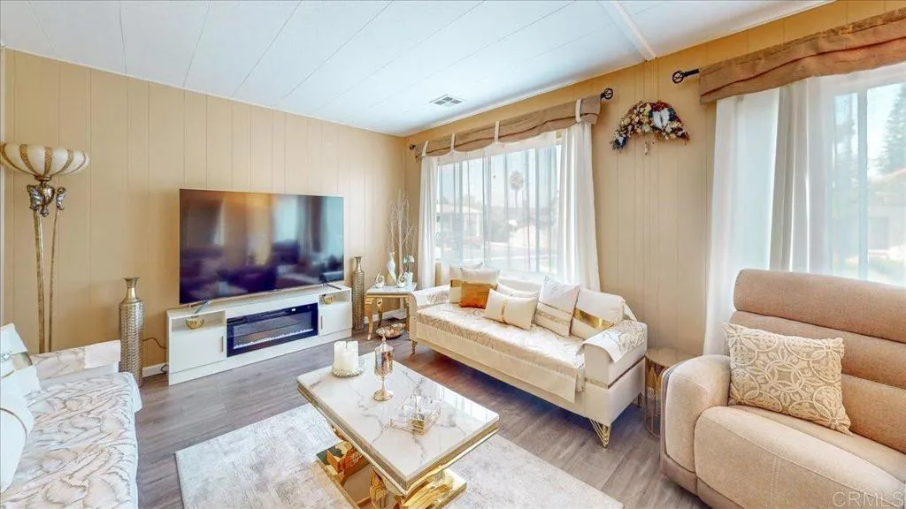https://cdn.realtyfeed.com/cdn/127/306525965/a6712acebe3790257f7fd0ec76f3cba6.webp