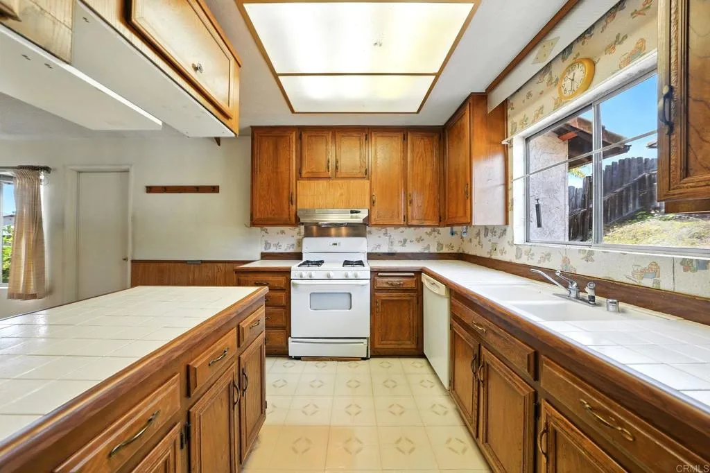 https://cdn.realtyfeed.com/cdn/127/306525998/8e2b6dad6c2147e08d1578df7d5a1d5f.webp