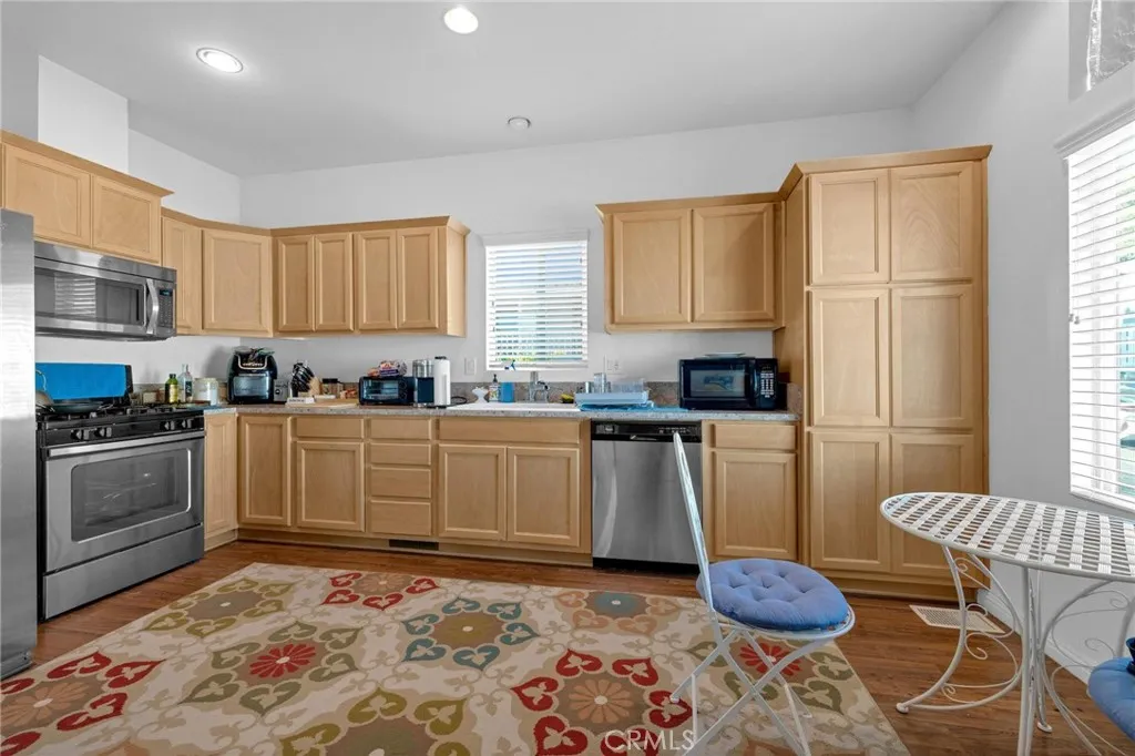 https://cdn.realtyfeed.com/cdn/127/306526015/176b9520d6b780f925a101976e681bfe.webp
