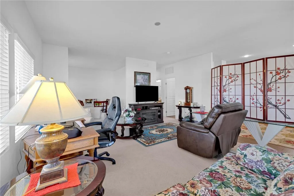 https://cdn.realtyfeed.com/cdn/127/306526015/6f14c3e38aa9506b7ec21bbcd03d3b7c.webp