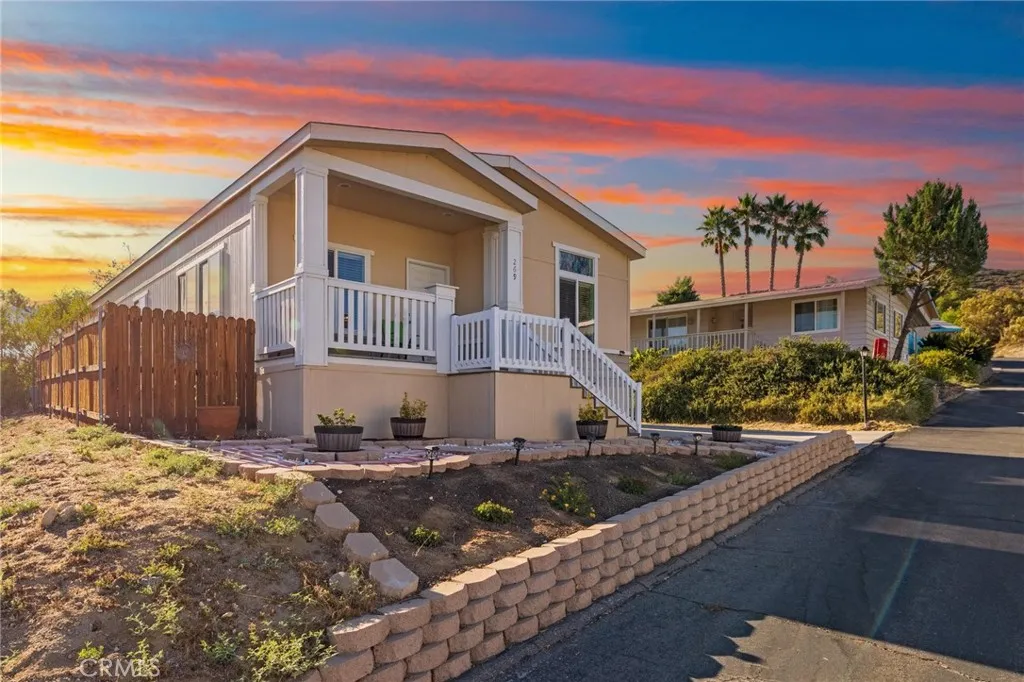 https://cdn.realtyfeed.com/cdn/127/306526015/f4fd8b7a5eeebd463bcb72284ca5645c.webp