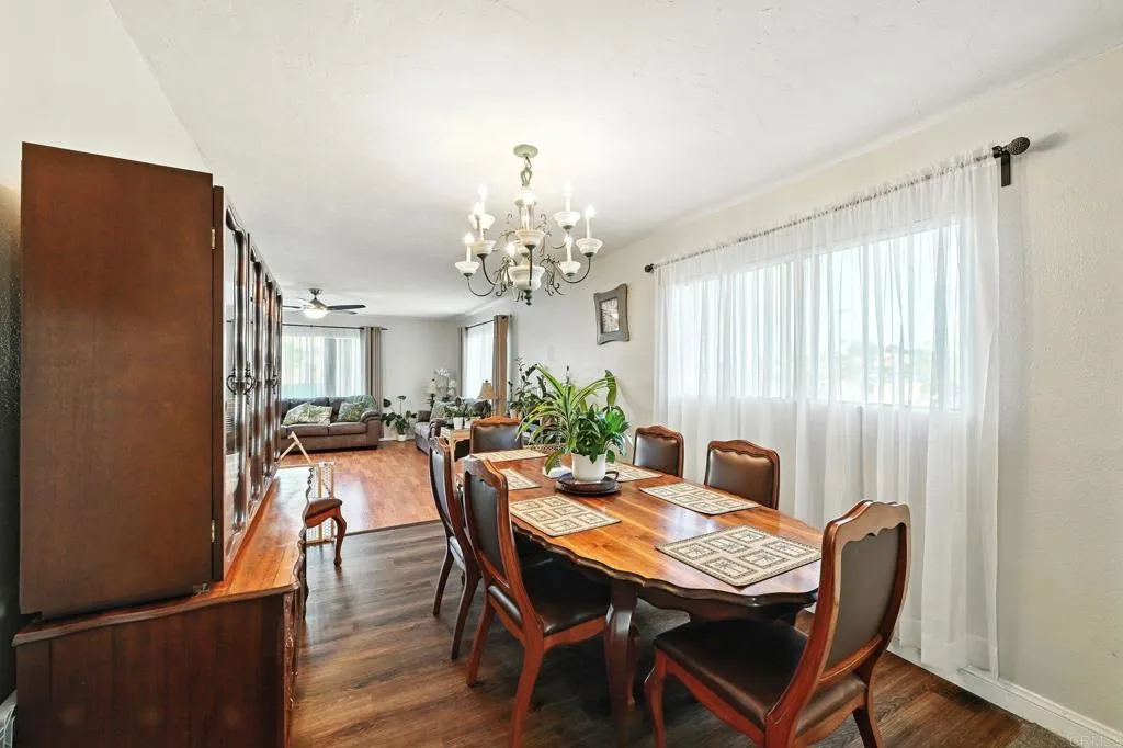 https://cdn.realtyfeed.com/cdn/127/306526017/1d4283716eb7f3a210ca3ea8e12602c3.webp