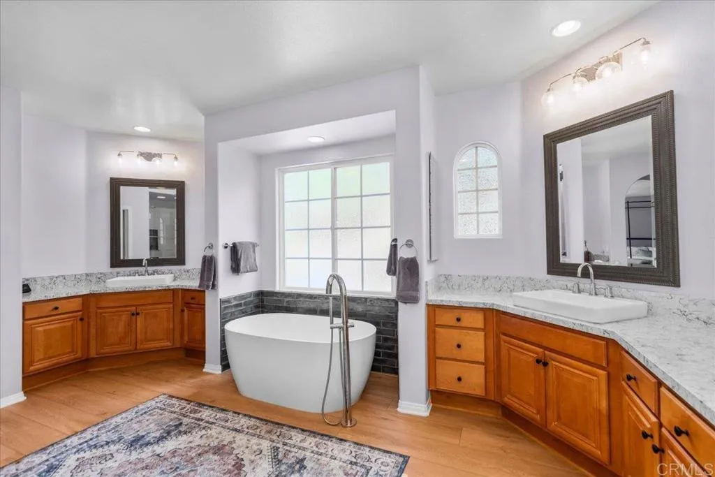 https://cdn.realtyfeed.com/cdn/127/306526062/70911726fcd7efb5dd79057bdac6d373.webp