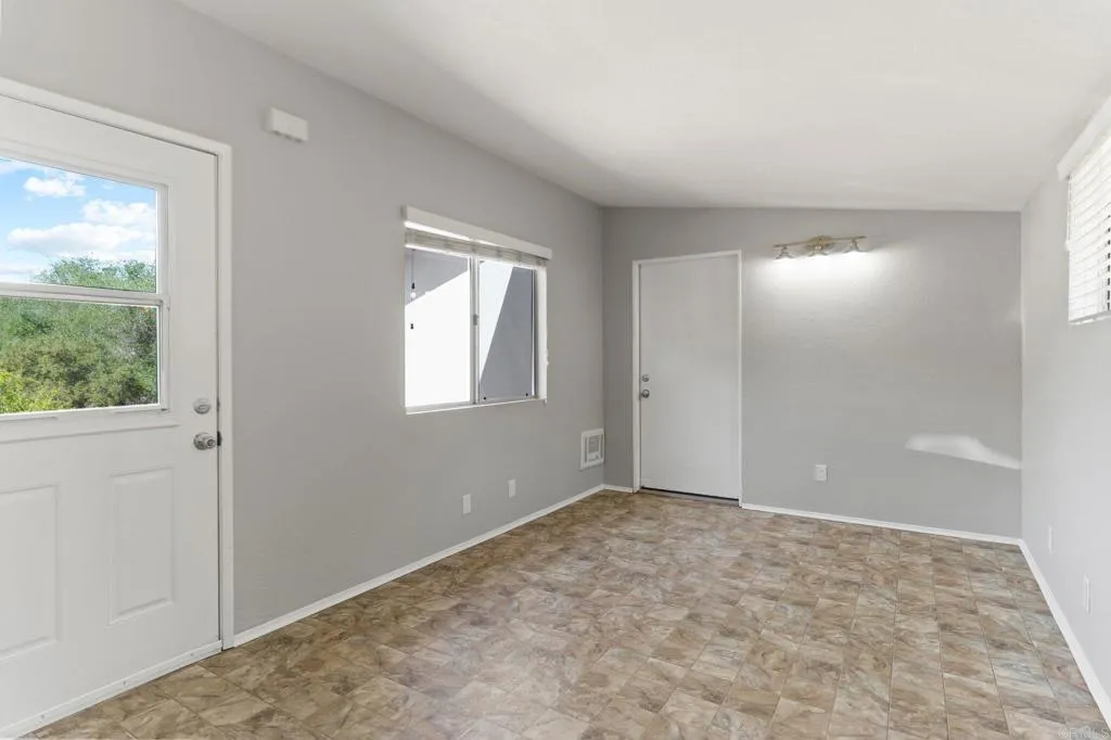 https://cdn.realtyfeed.com/cdn/127/306526075/27adb913b74d8076592c6a8fbb3abd0e.webp