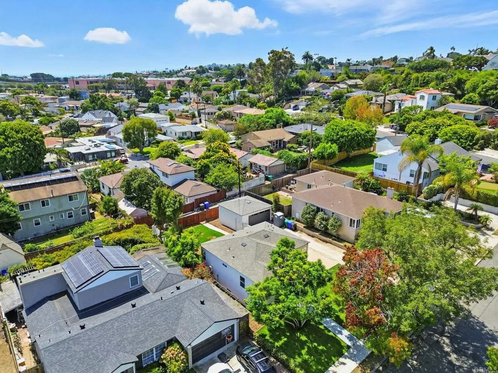 https://cdn.realtyfeed.com/cdn/127/306526108/252cac5aad2385c85c5adf8abc85eb22.webp