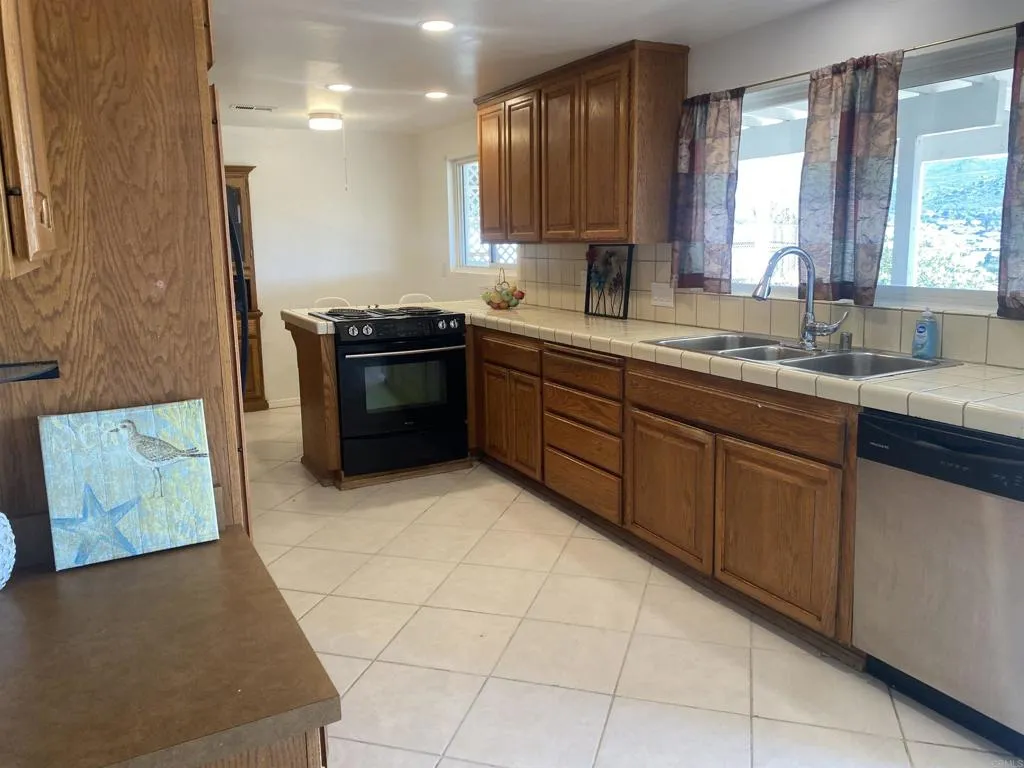 https://cdn.realtyfeed.com/cdn/127/306526109/68601d2db5daaba3681e10600089c89d.webp