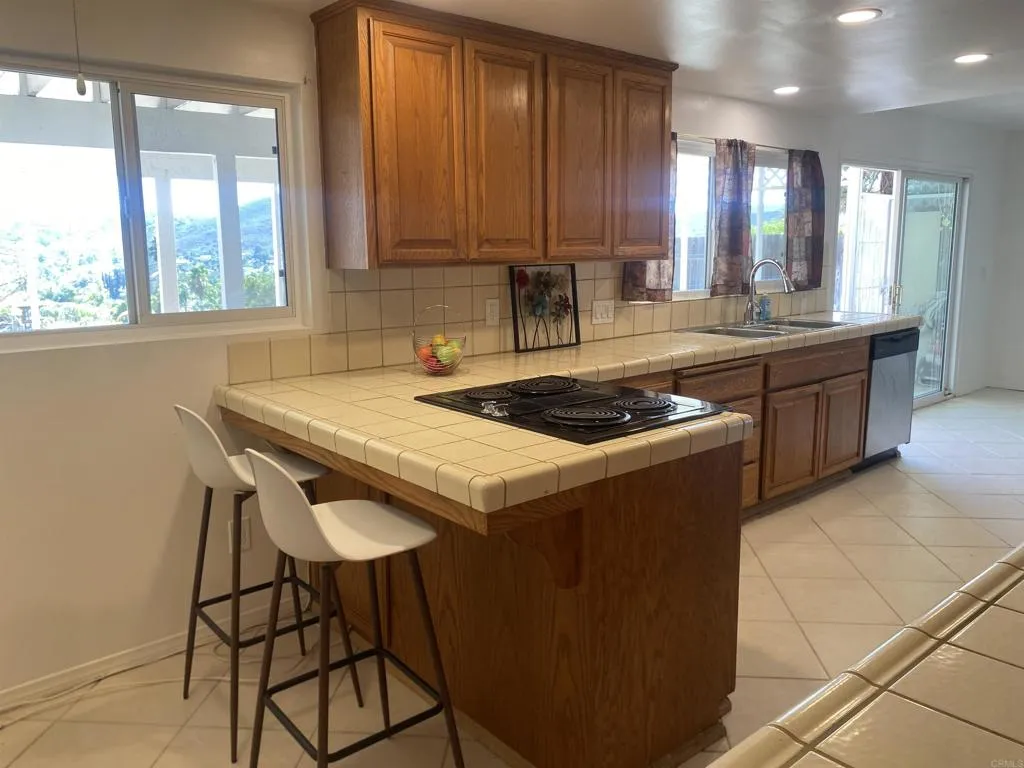 https://cdn.realtyfeed.com/cdn/127/306526109/b5c1e64145789585fddcc61fb9515f14.webp
