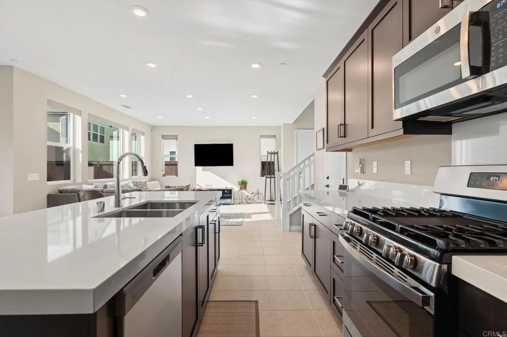 https://cdn.realtyfeed.com/cdn/127/306526112/4f3dc42c0ed13d38e38aac8e80b1357b.webp