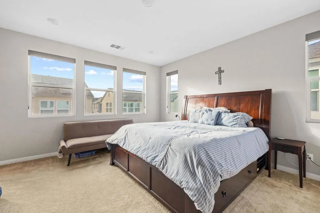 https://cdn.realtyfeed.com/cdn/127/306526112/b5a4527aaea33a4c48a0fc45a1cd75e3.webp