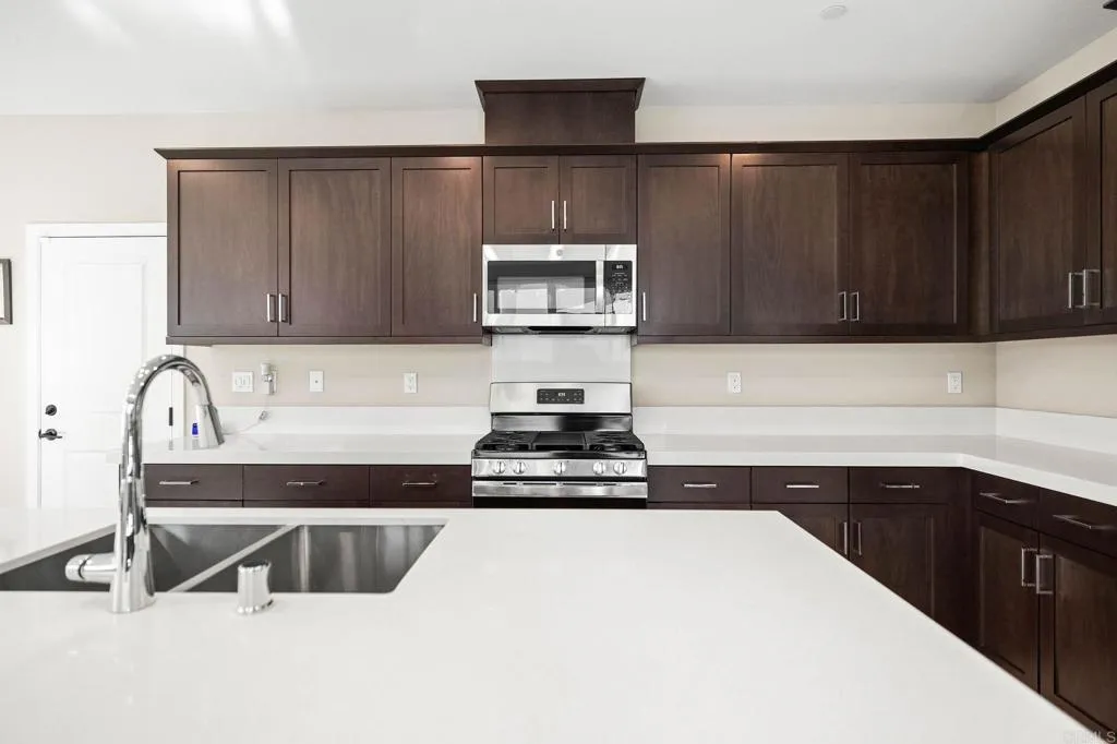 https://cdn.realtyfeed.com/cdn/127/306526112/b9c19b61993f258a38fa175569d417f4.webp