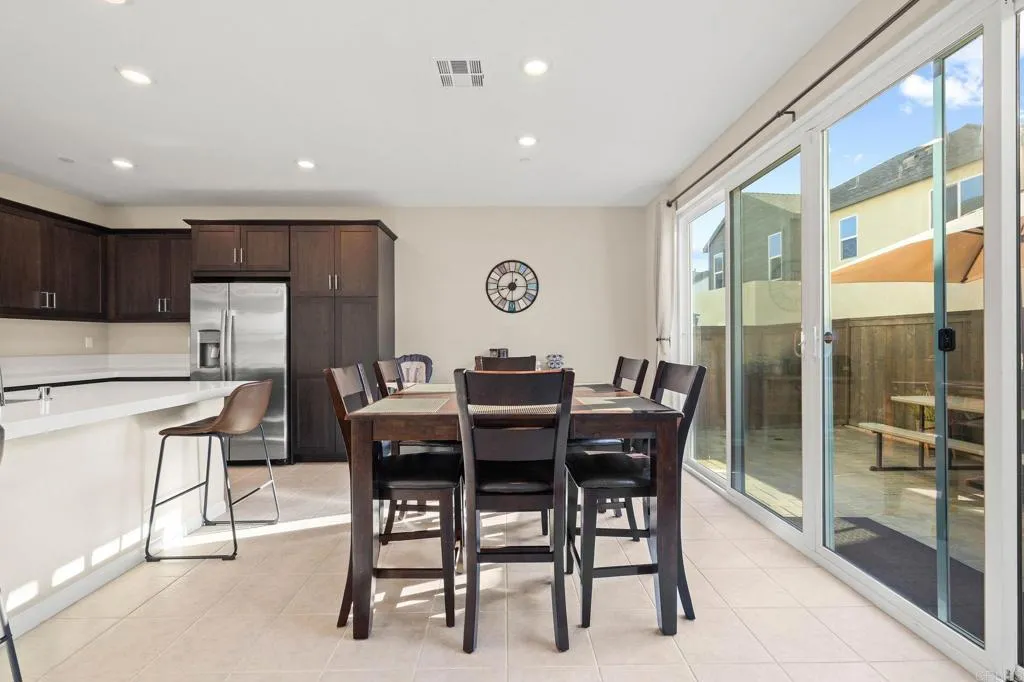https://cdn.realtyfeed.com/cdn/127/306526112/f38b8e8f7848104627c3b6e1adbde9e3.webp