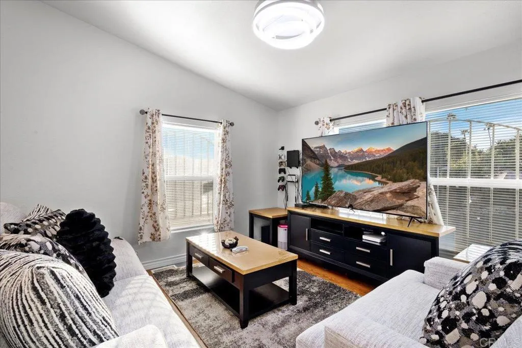 https://cdn.realtyfeed.com/cdn/127/306526176/0e491f7d2876b8edf8bfdb0777418ff0.webp
