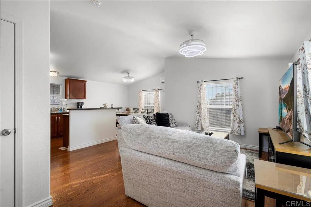 https://cdn.realtyfeed.com/cdn/127/306526176/5de8ee37cd4459dc8281f8b3821a8716.webp