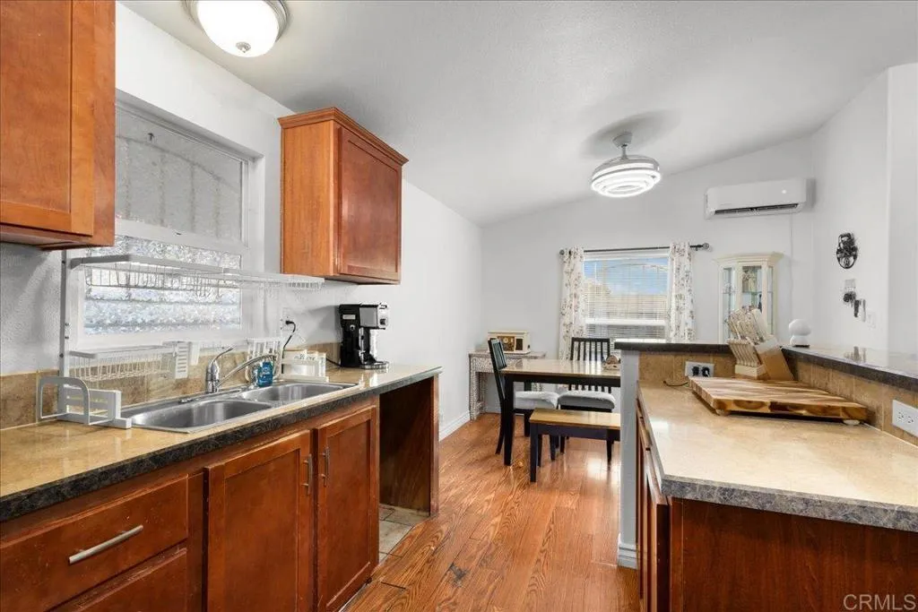 https://cdn.realtyfeed.com/cdn/127/306526176/71de4b559ed10c0d4b9c930a8c263fc1.webp