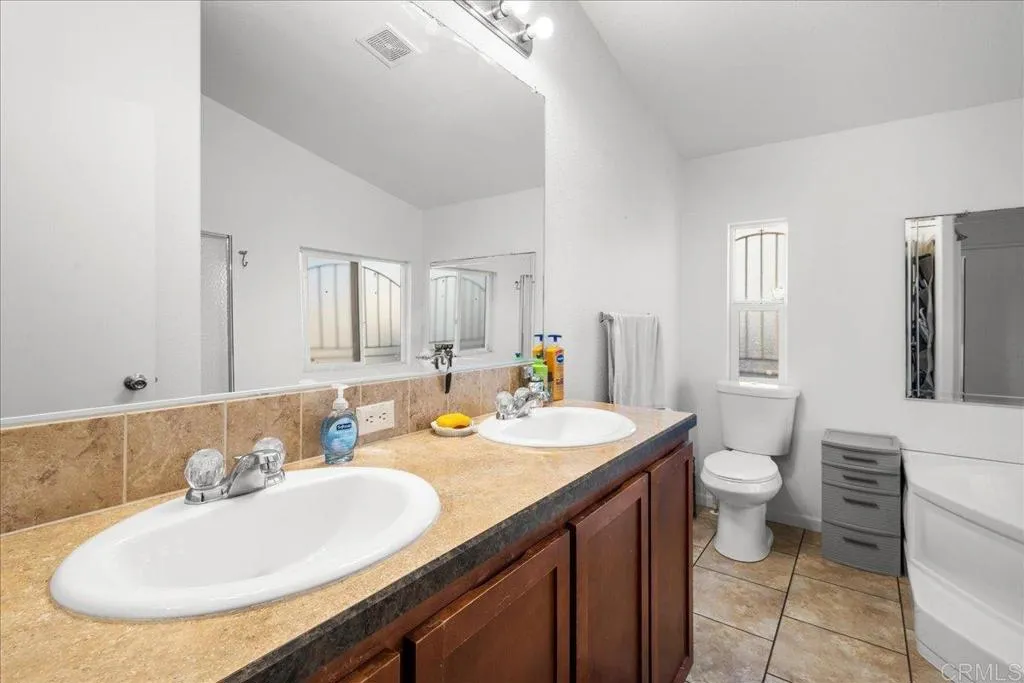 https://cdn.realtyfeed.com/cdn/127/306526176/e07946a2818e563d3bcfdde998ba7cce.webp