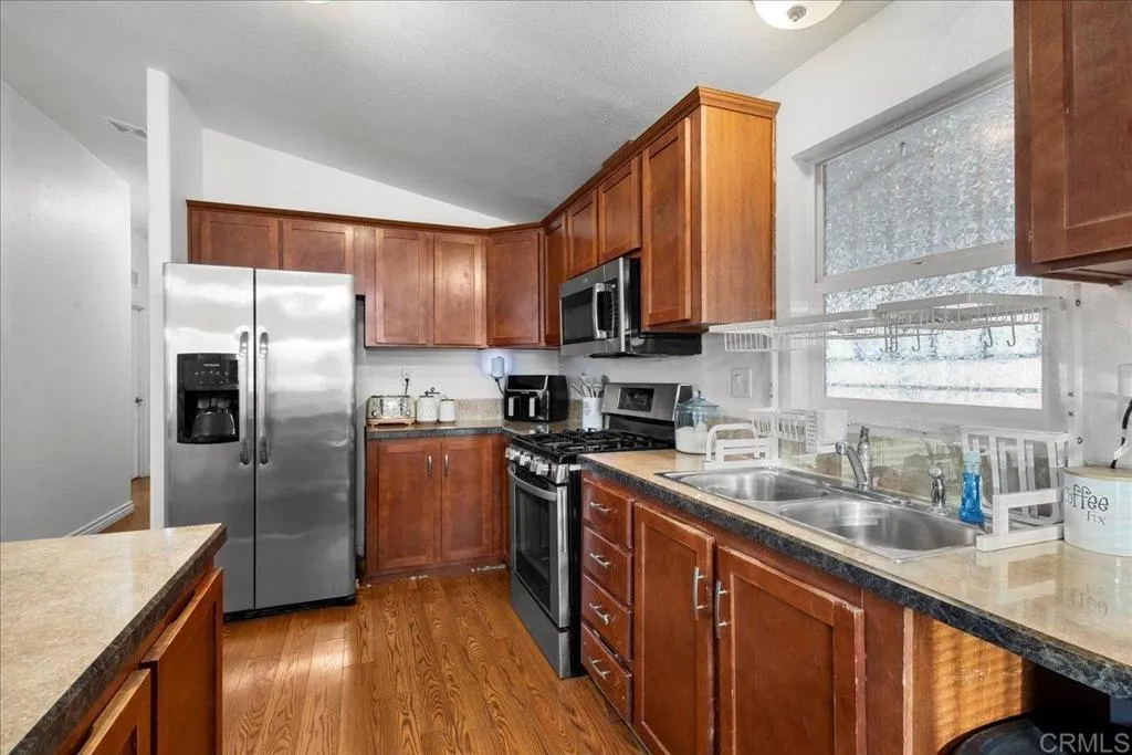 https://cdn.realtyfeed.com/cdn/127/306526176/e9e4c1f2da800f3a1fa5362de7c7f670.webp
