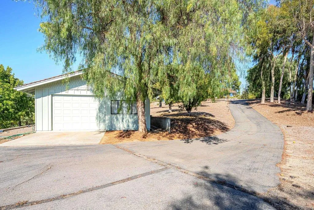 https://cdn.realtyfeed.com/cdn/127/306526214/1a742d4135ab972619031ae441bf5ea6.webp