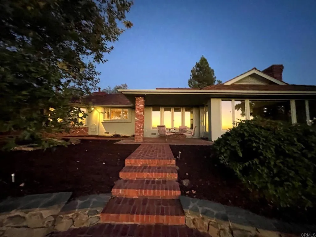 https://cdn.realtyfeed.com/cdn/127/306526214/72500eaa7ef2f13c62a6bc361006e454.webp
