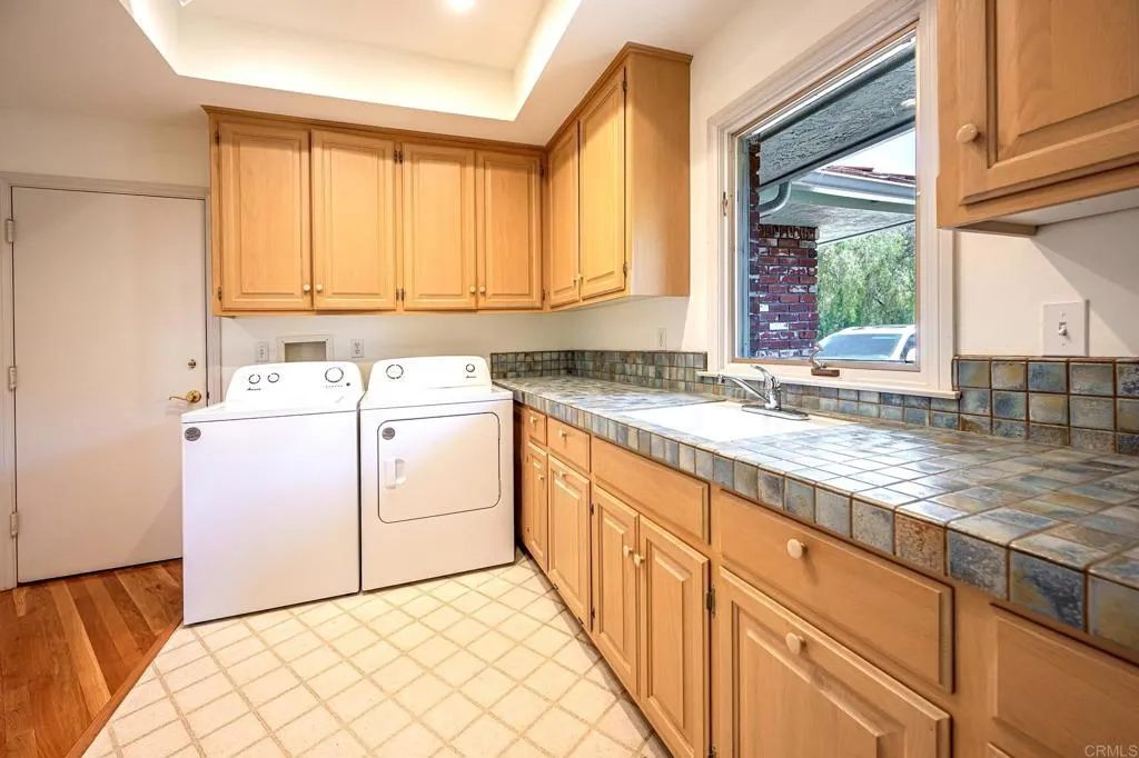 https://cdn.realtyfeed.com/cdn/127/306526214/bc07f60e08375cab9ea1c26101be3e26.webp