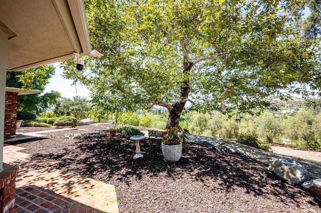 https://cdn.realtyfeed.com/cdn/127/306526214/df1cc76441319d07222c31f256ad6d6b.webp