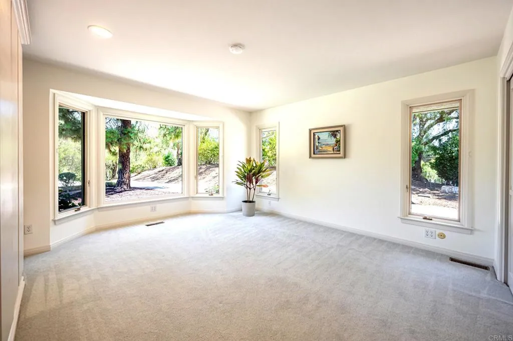 https://cdn.realtyfeed.com/cdn/127/306526214/eec9083faf351e99411d95465ffcb097.webp