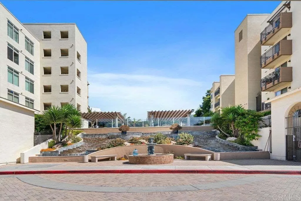 https://cdn.realtyfeed.com/cdn/127/306526219/2b39a6ec9098deec9f881b3207806059.webp