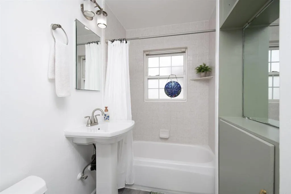 https://cdn.realtyfeed.com/cdn/127/306526261/3b39d4b6fda5089ba43e472ff8e6689c.webp