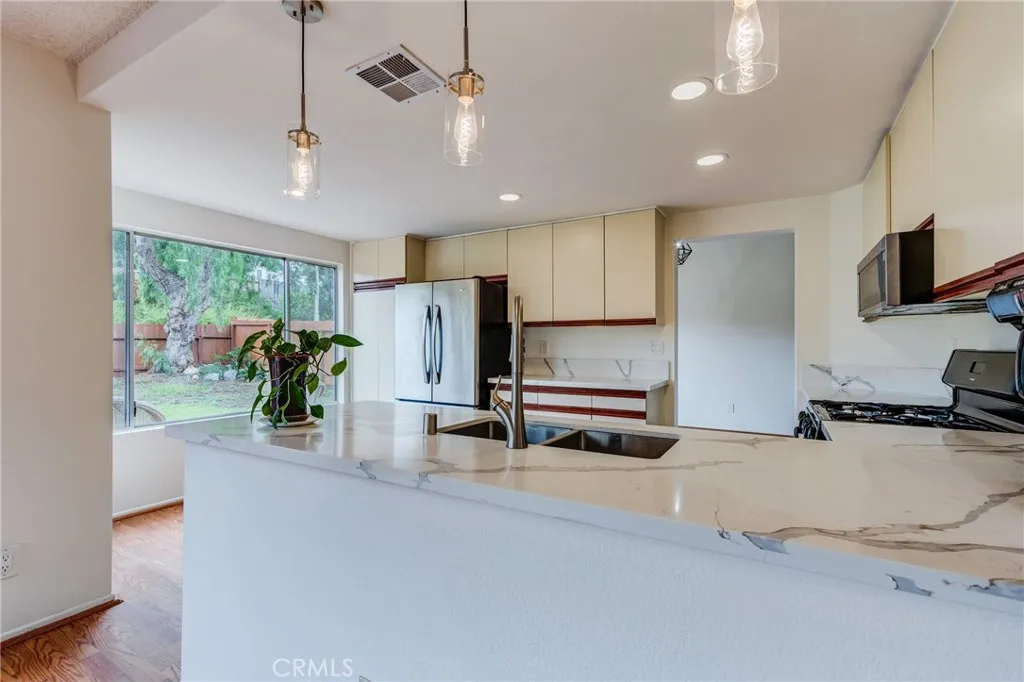 https://cdn.realtyfeed.com/cdn/127/306526288/f1504fa81b3d2e13ce5b15b416cf8231.webp