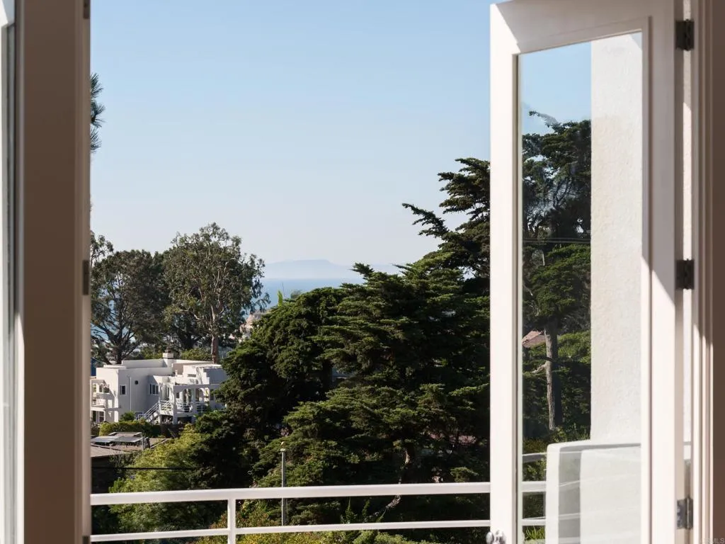 https://cdn.realtyfeed.com/cdn/127/306526330/b4f402f15461b8be9343850a9fa556c5.webp