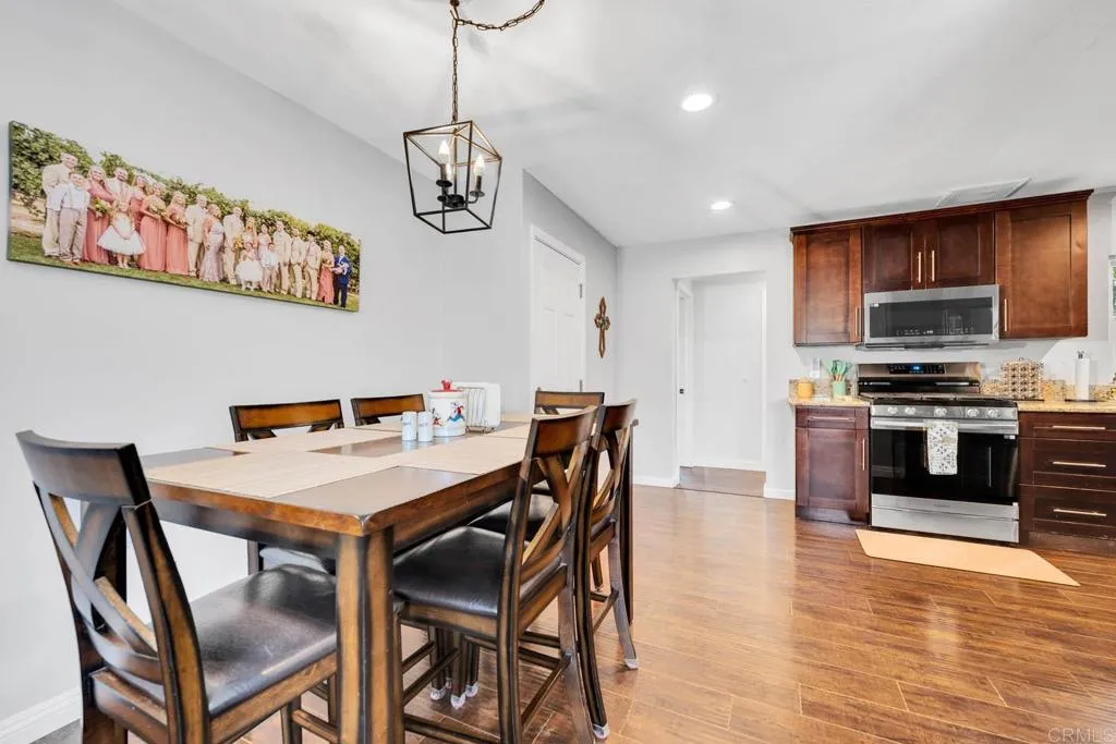 https://cdn.realtyfeed.com/cdn/127/306527493/6648082a77bc81f1efaf3d360bbd268a.webp