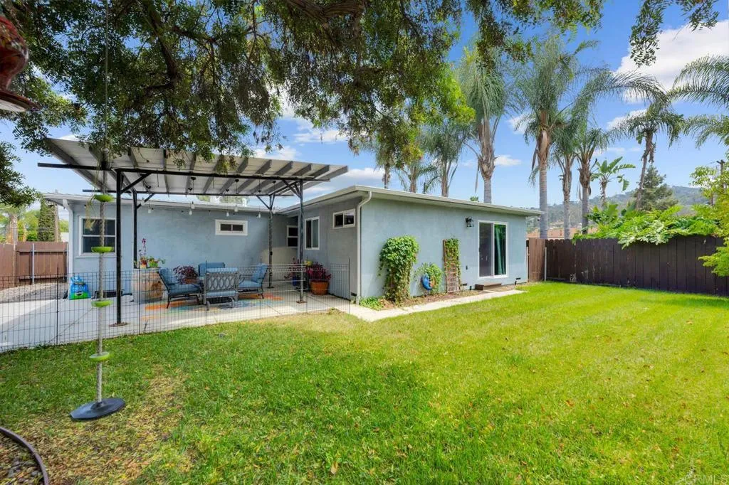 https://cdn.realtyfeed.com/cdn/127/306527493/8a59f7a6e817acfea2ea07a7fedb66dd.webp