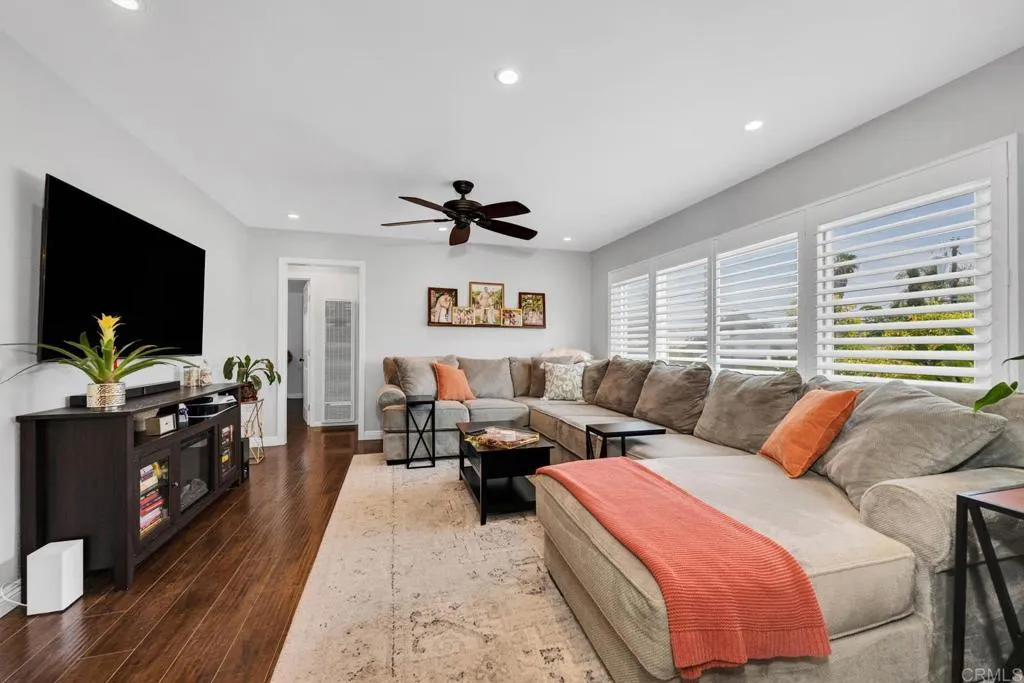 https://cdn.realtyfeed.com/cdn/127/306527493/de61c6b1f4d7c5ef58e5f17780c1dc70.webp