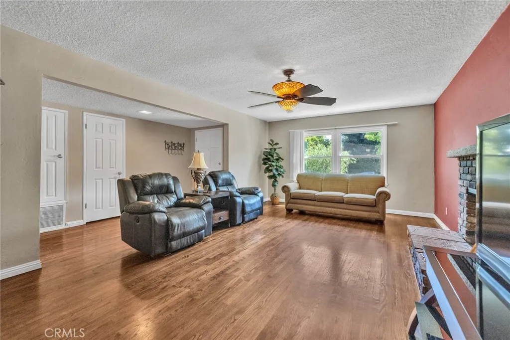 https://cdn.realtyfeed.com/cdn/127/306527499/3d664dbb9700283c0b6dfc0a2b34cdc4.webp