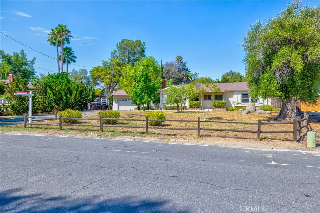 https://cdn.realtyfeed.com/cdn/127/306527499/558c63c8671944df24f3c26a75649476.webp