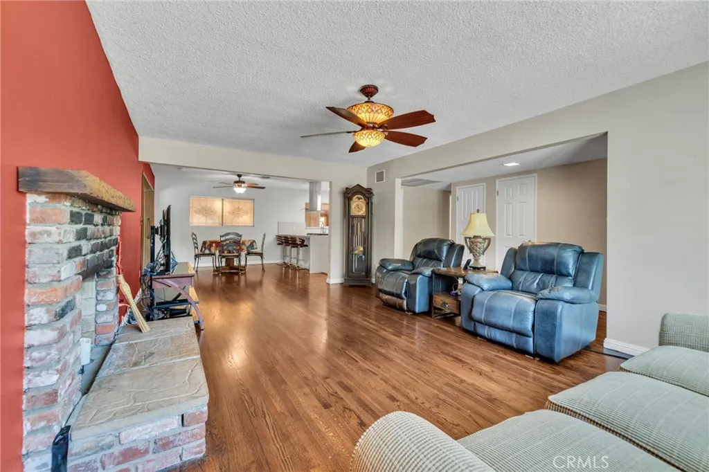 https://cdn.realtyfeed.com/cdn/127/306527499/a9d134643f2d41e4344e590519d31b98.webp